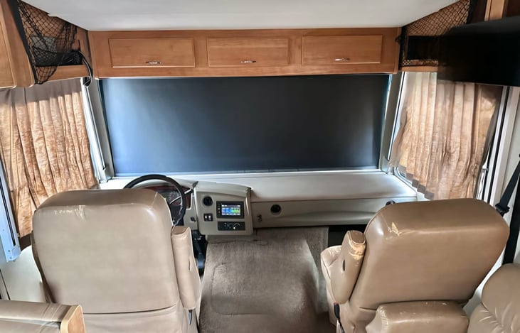 Retractable front blind for total privacy