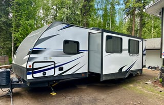 2001 Keystone w/BUNKHOUSE & Outdoor Kitchen!