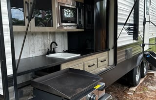 SLEEPS 9 100 weekday special, HUGE Temp housing