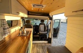 Off grid campervan with TV & ROOFTOP DECK