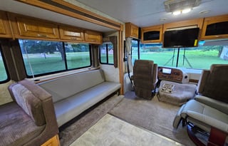 2004 Thor Four Winds Hurricane 32ft.