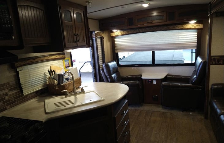 Please stow the chairs this way before travel