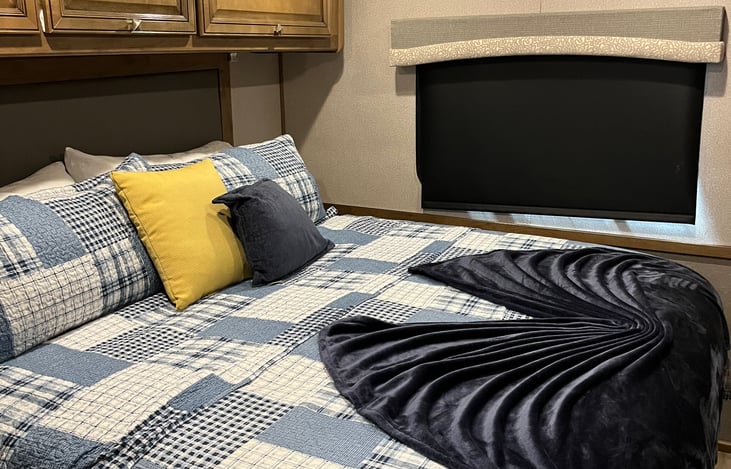 Master King Size Bed