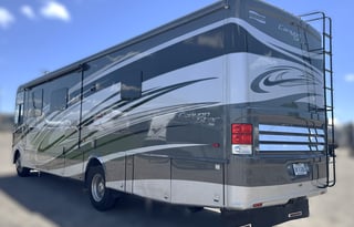 2016 Newmar Canyon Star 3710
