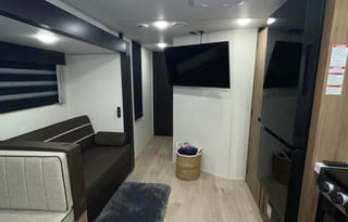 2025 Grey Wolf Fully Loaded & Pets Friendly