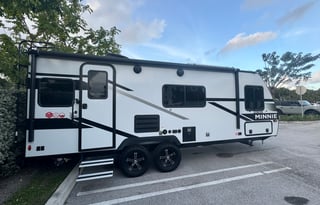 Winnie’s Road Adventures- 2024 Winnebago camper