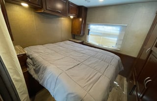 2017 Coachmen Pursuit 30 FW - NO SPECIAL DL NEEDED