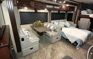 Let's Cruise with this Fleetwood Bounder Class A