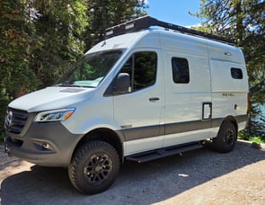 Winnebago Revel 44E
