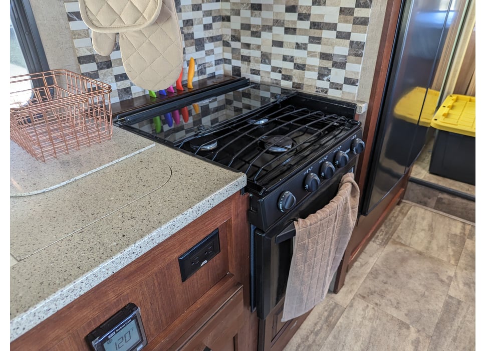 Class C Motor Home rentals in Cave Junction