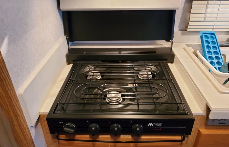 Auto light triple burner gas stove