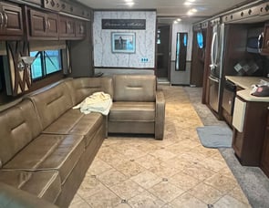Fleetwood RV Expedition 38S
