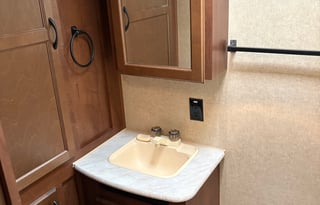 Jayco 22’ Simple to Use Travel Trailer!