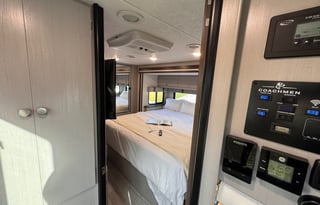 2026 31ft Coachmen 29KB - Sleeps 8