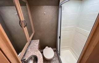 C13: Thor 10 Sleeper wBunks! 2 SlideOut Rooms WiFi