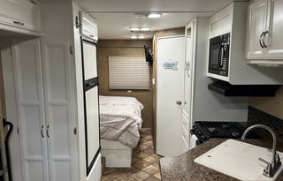 "Lucy" 2014 Thor Motor Coach Four Winds 26A