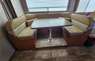 The Happy Camper (Sleeps 7 with 4 Fun Beds)