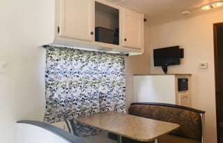 Super cute camper rental, fur babies welcome!