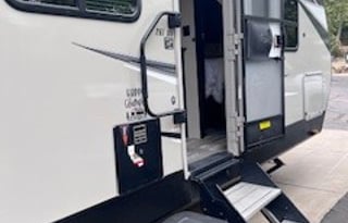 NEW 2022 Starcraft - We deliver to your campsite.