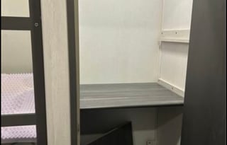 Four Paws Fifth Wheel