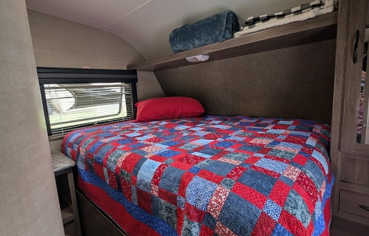 Bunkhouse w/queen bed