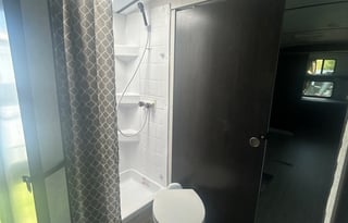 SPACIOUS!!! 2021 SURVEYOR LEGEND 296QBLE