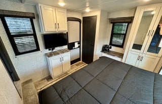 2023 Cross Roads RV Hampton HP370FDL