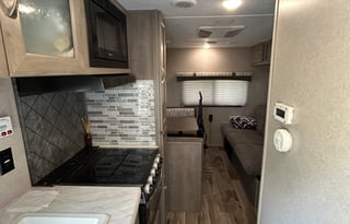 Independence! 2019 Palomino Puma XLE Lite w/ sofa