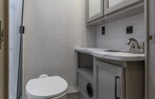 C21*NEW* 2025 Chateau Sleeps8 Luxury Private Suite