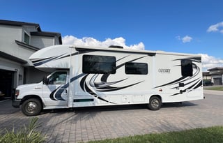 Luxury Family RV • Sleeps 7 • Fully Stocked
