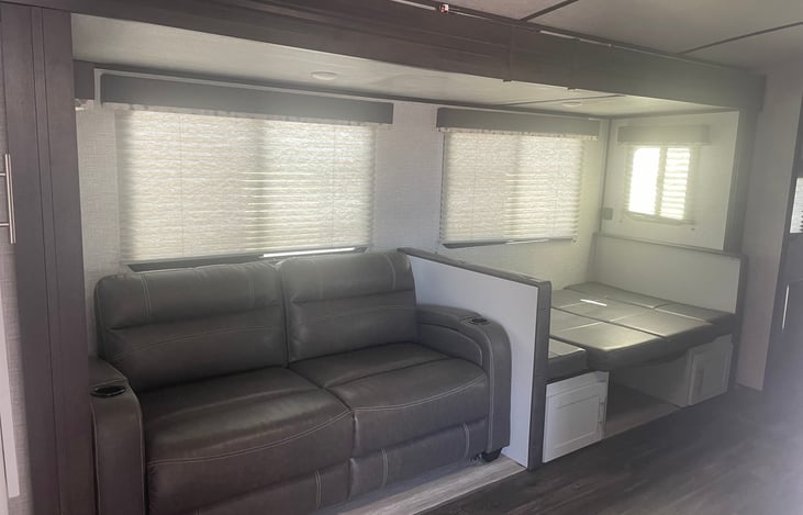 Pull out couch and dinette-see video