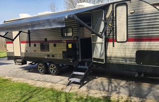 Cherokee Red sleeps 8 w/pvt queen & bunks