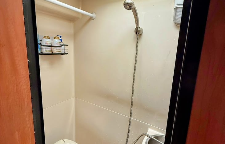 Shower with hot water, deluxe!