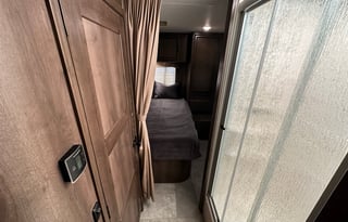 Coachmen RV Freelander 27QB Chevy 4500 (CA)