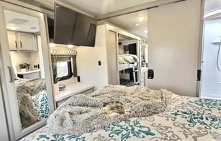 2023 Quantum LF31 Bunkhouse, Dual AC's+Solar (CA)