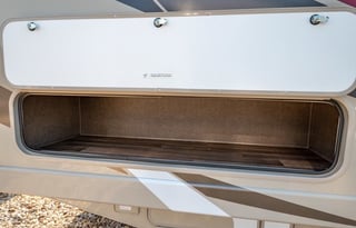 C9-Luxury Four Winds 10 Sleeper w Bunks! 2 Slides