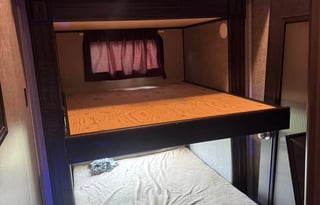2019 Jayco 5th wheel-4 slides, outdoor kitchen