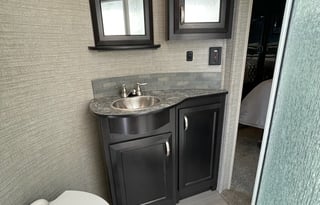 2018 Dutchmen Voltage 3305 Toyhauler