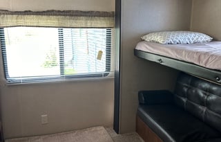 Family/Pet Friendly 2017 Forest River Salem 32BH