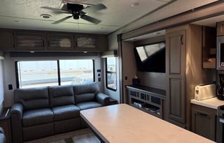Special Labor Day Pricing!!! 5th Wheel Living