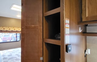 Clean & Comfy 2016 Coachmen Leprechaun 26DS