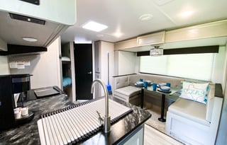 The Gambler 2022 Prime Time RV Tracer 235BH