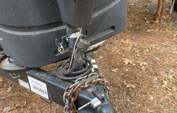 Regular pull hitch for easy towing! Double propane tanks so you don’t run out.