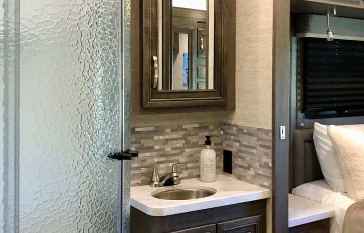 Spacious bathroom with DUAL-ACCESS from main bedroom and hallway.