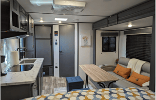 The Flower Bed - "Daisy"