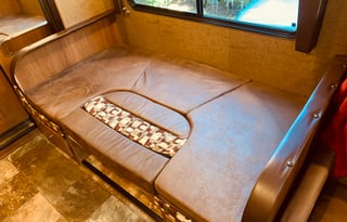 Lucy - Luxury RV for Your Stay in Camp Sherman