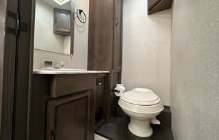 Coachmen RV Freelander 27QB Chevy 4500 (CA)