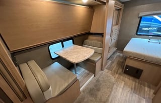 C13: Thor 10 Sleeper wBunks! 2 SlideOut Rooms WiFi
