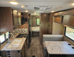 Winnebago Outlook 27D