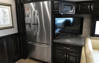 ONE OF THE CLEANEST MOTOR COACHES  OUT THERE